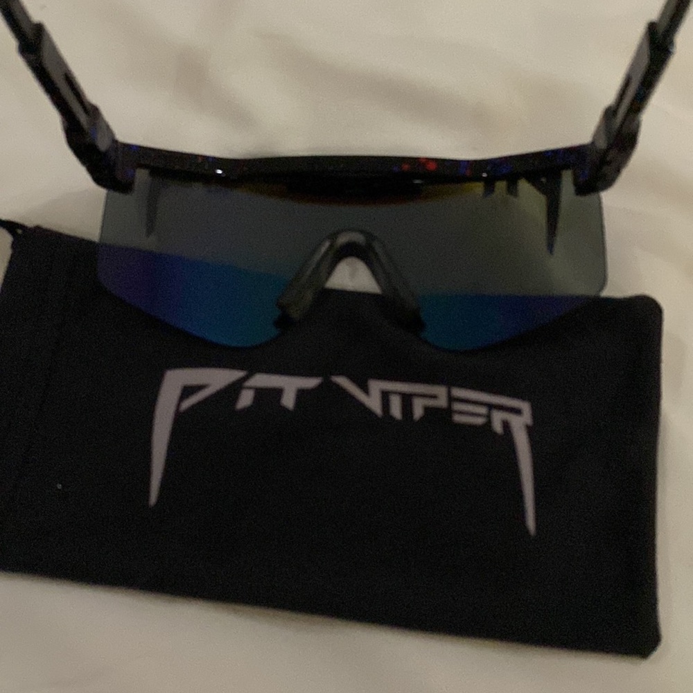 Pit vipers - Picture 3 of 3